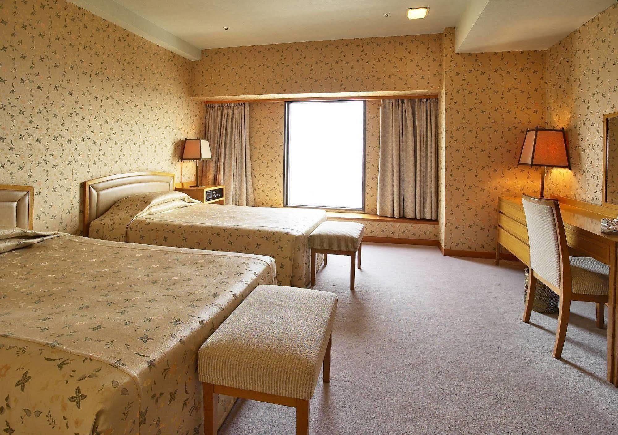 เอเอ็นเอ คราวน์ พลาซา คุมะโมะโตะ นิว สกาย Hotel คุมาโมโตะ ภายนอก รูปภาพ